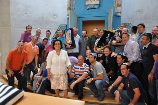 Panamá. El grupo Marcha de la Vida durante su visita Yad Vashem, acompañado por Perla Hazan, Directora para América Latina, España, Portugal y Miami, con ocasión de la develación de una placa en su honor. Mayo de 2014.
